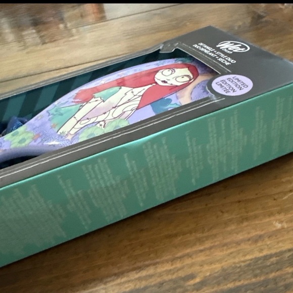 Disney The Nightmare Before Christmas Brush - Purple and Green - Picture 6 of 15